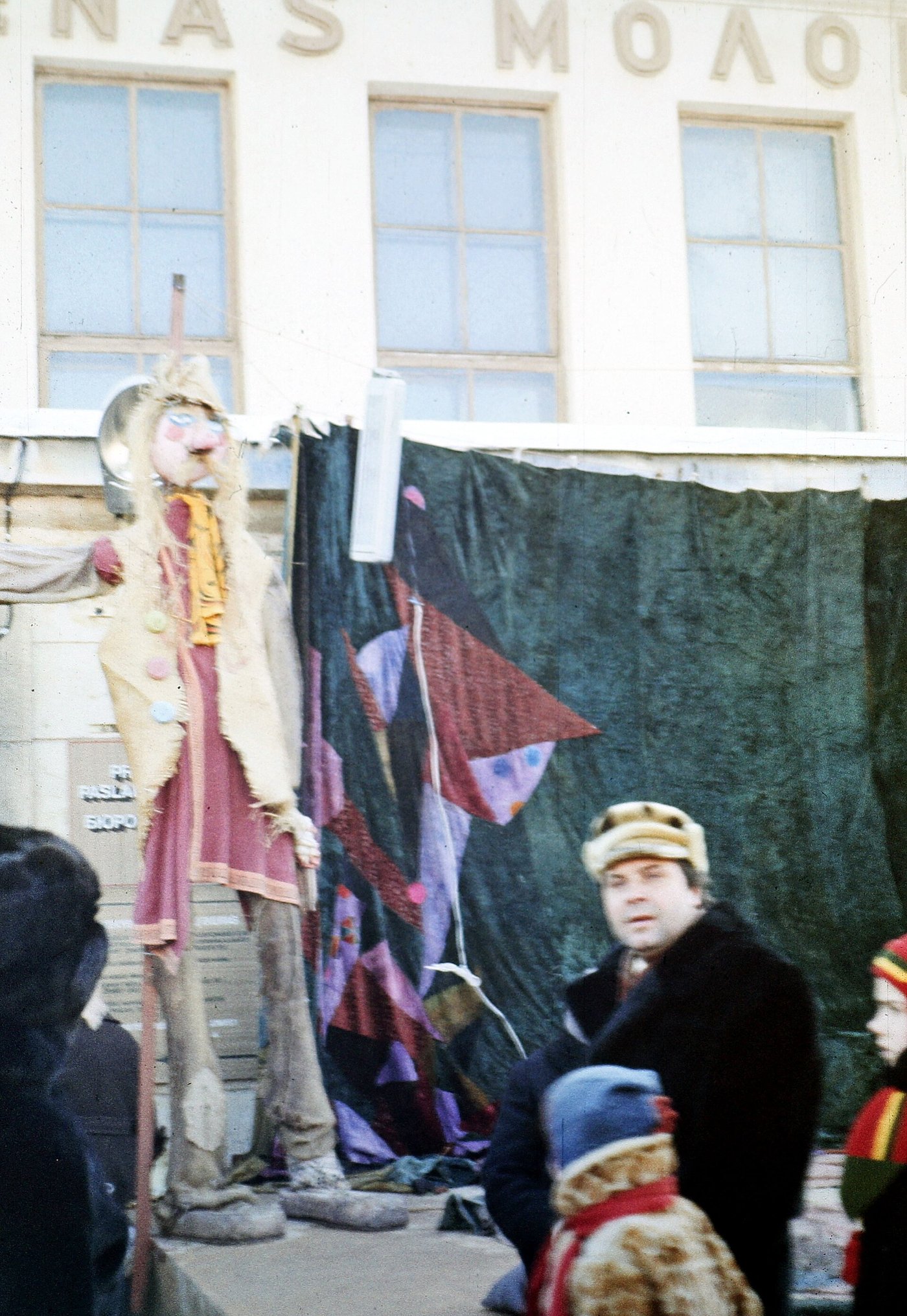 Kaziuko mugė 1983 m. kovą, prekystaliai su mediniais dirbiniais