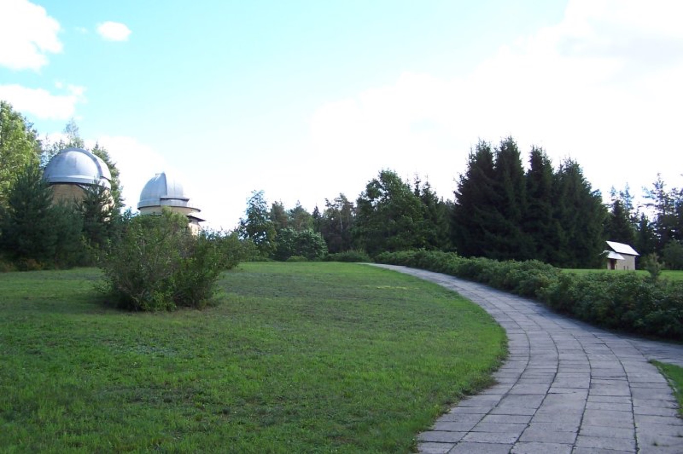 Molėtų astronomijos observatorijos teleskopų bokštai